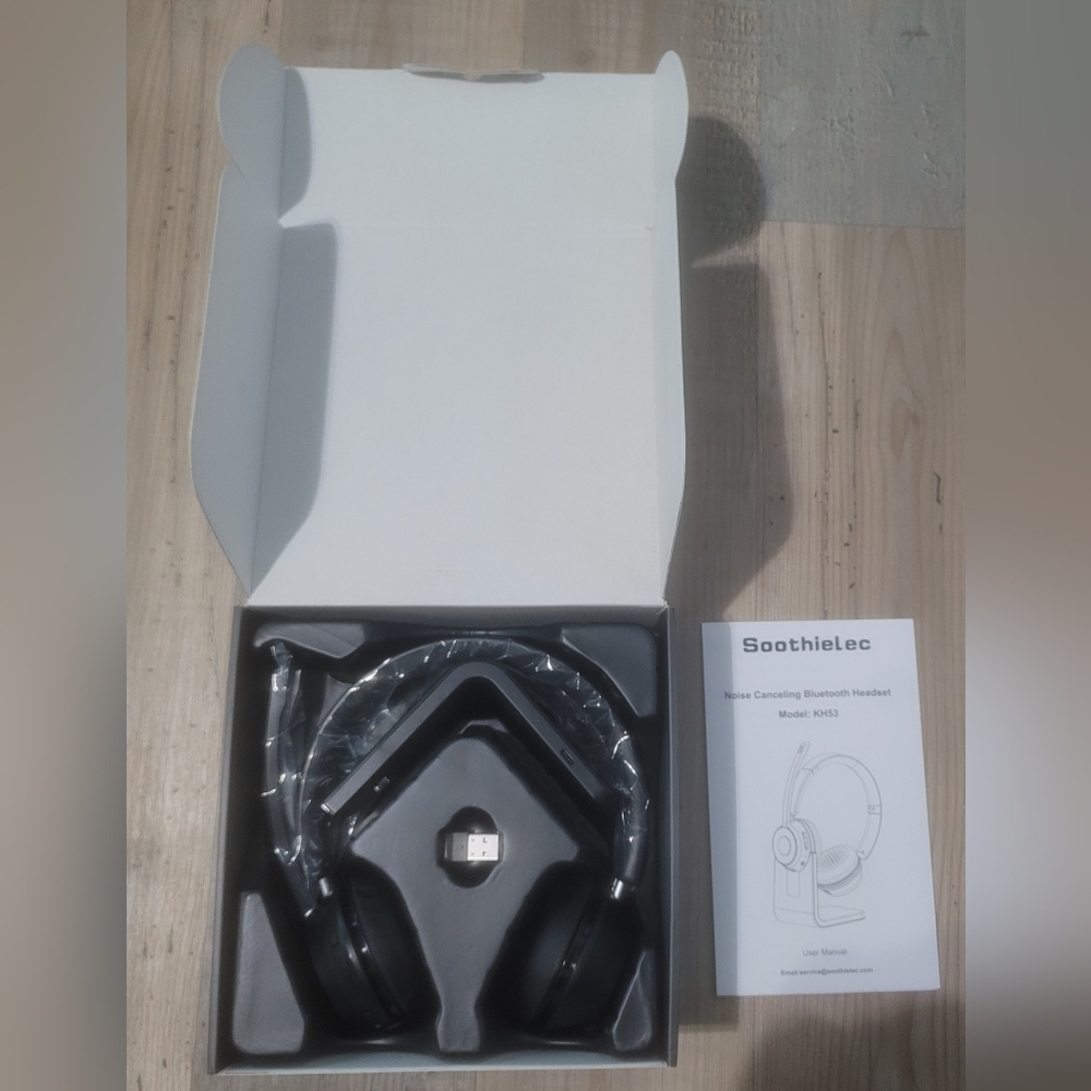 Noise canceling Bluetooth headset